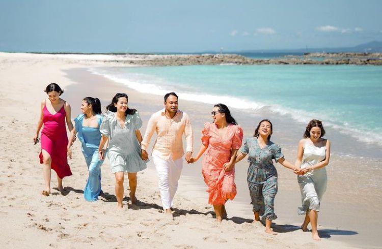 10 Momen Geng Awem Naysilla Mirdad Liburan di Bali, Kompak!