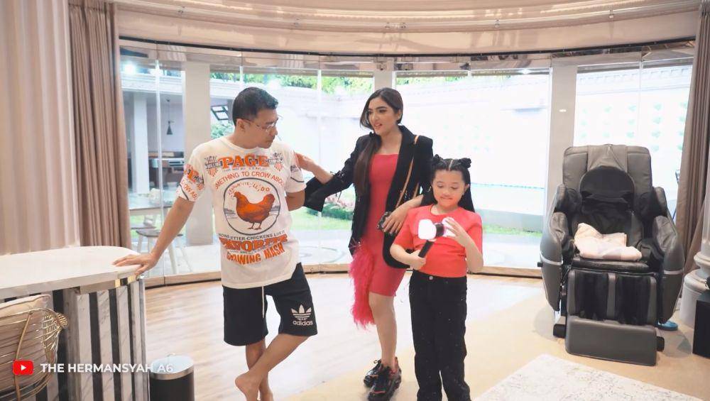 Ashanty dandan mirip Lisa (YouTube.com/The Hermansyah A6)