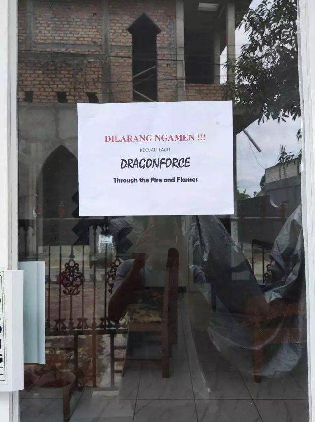 pengumuman dilarang ngamen (facebook.com/sagarmathagear)