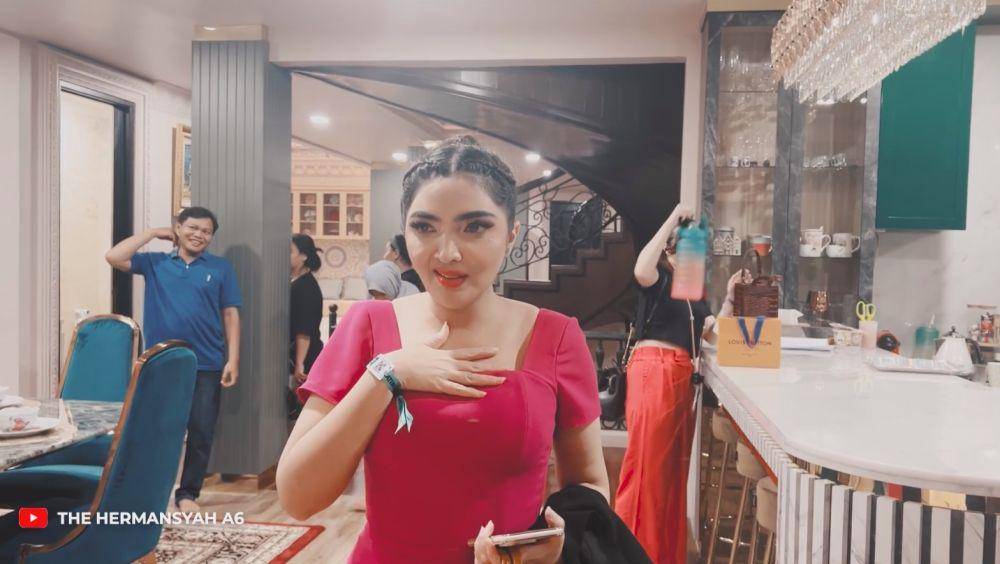 Ashanty dandan mirip Lisa (YouTube.com/The Hermansyah A6)