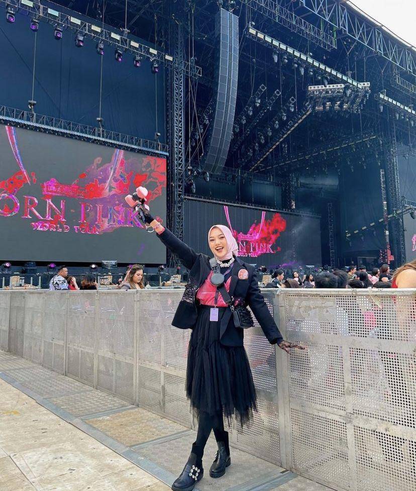 Almineta nonton konser BLACKPINK (instagram.com/alminetaaz)