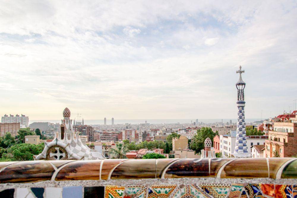 Sebagai negara yang stabil, Spanyol dianggap nyaman bagi banyak manula Eropa. (unsplash.com/Square Lab)