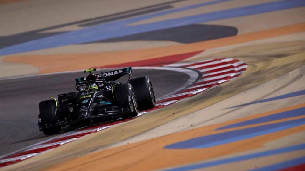Lewis Hamilton saat balapan Formula 1 2023 GP Bahrain. (formula1.com)