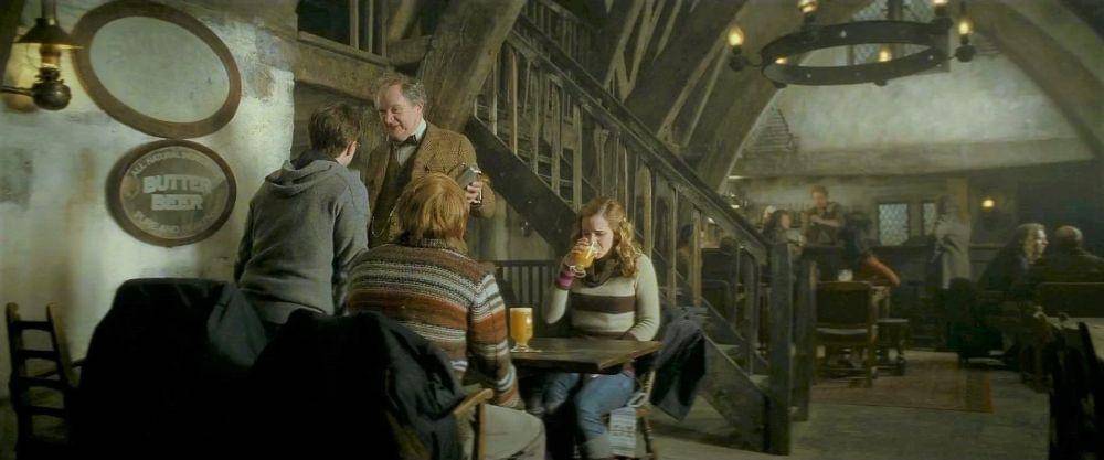 Three Broomsticks (dok. Warner Bros/Harry Potter)