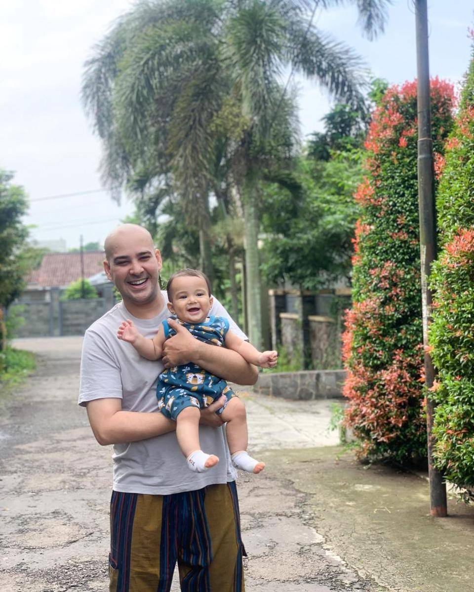 potret Riza Shahab dan sang buah hati (instagram.com/rizashahab)