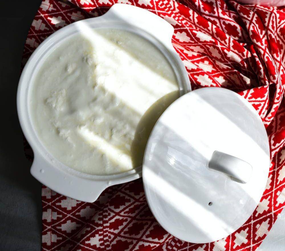 ilustrasi yogurt (pexels.com/id-id/@eliftekkaya/)