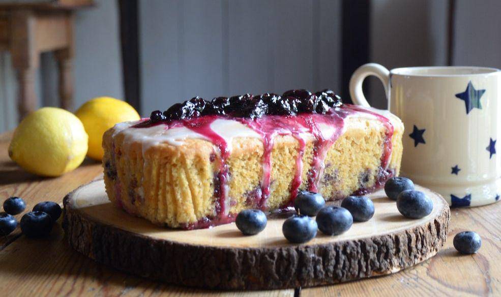 ilustrasi blueberry yogurt cake (unsplash.com/@sofya_zakharova)