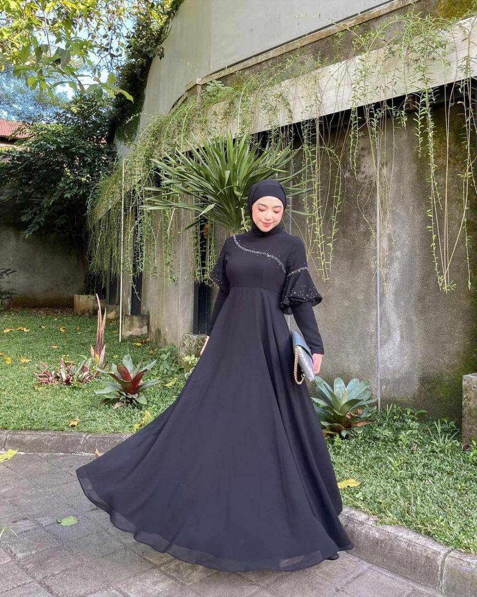inspirasi OOTD kondangan yang simpel nan elegan (instagram.com/puspirahayuu)
