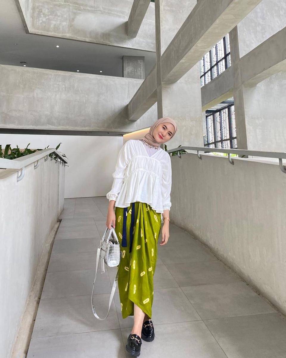 inspirasi OOTD kondangan yang simpel nan elegan (instagram.com/intanghazll_)