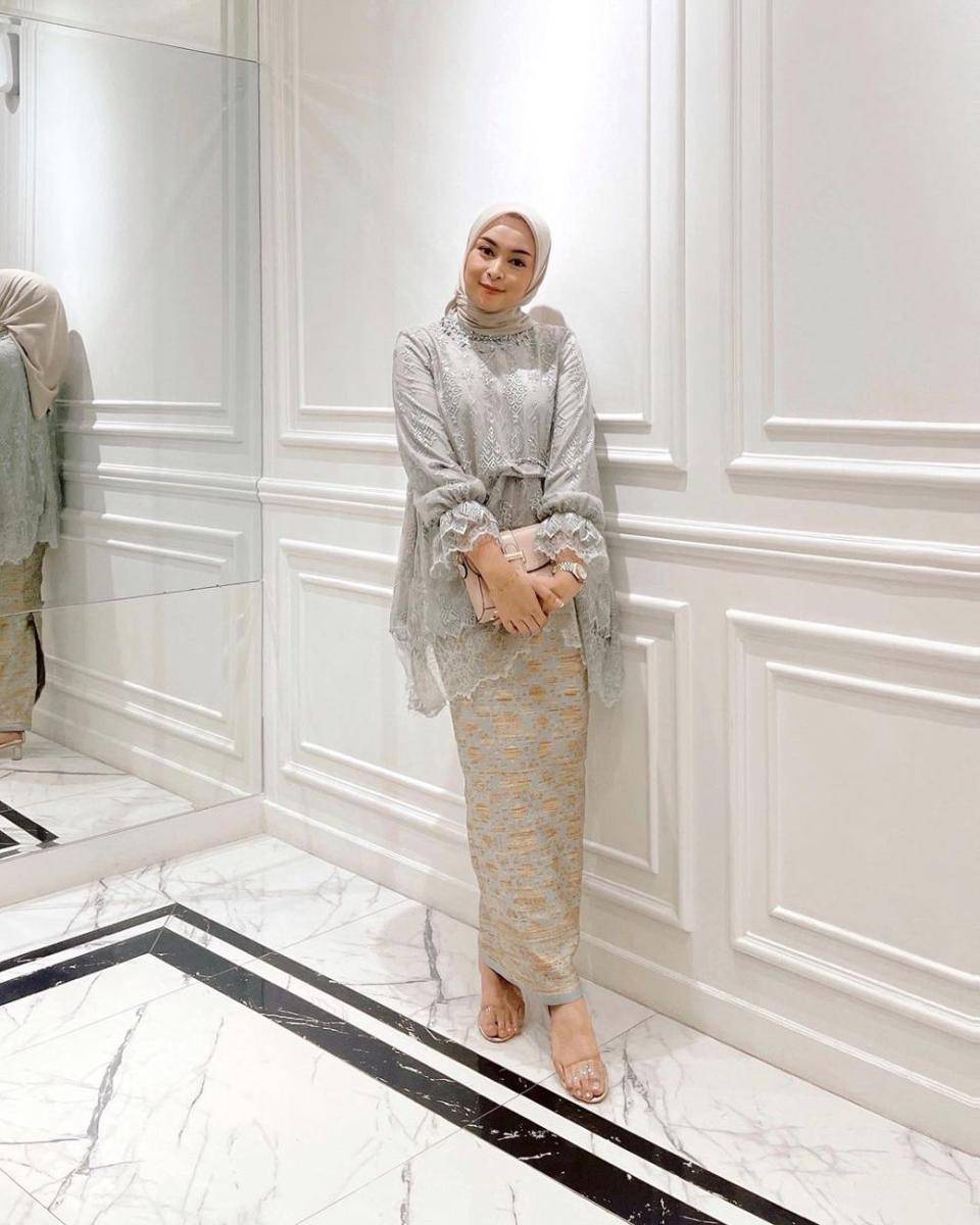 inspirasi OOTD kondangan yang simpel nan elegan (instagram.com/iieapriliani)