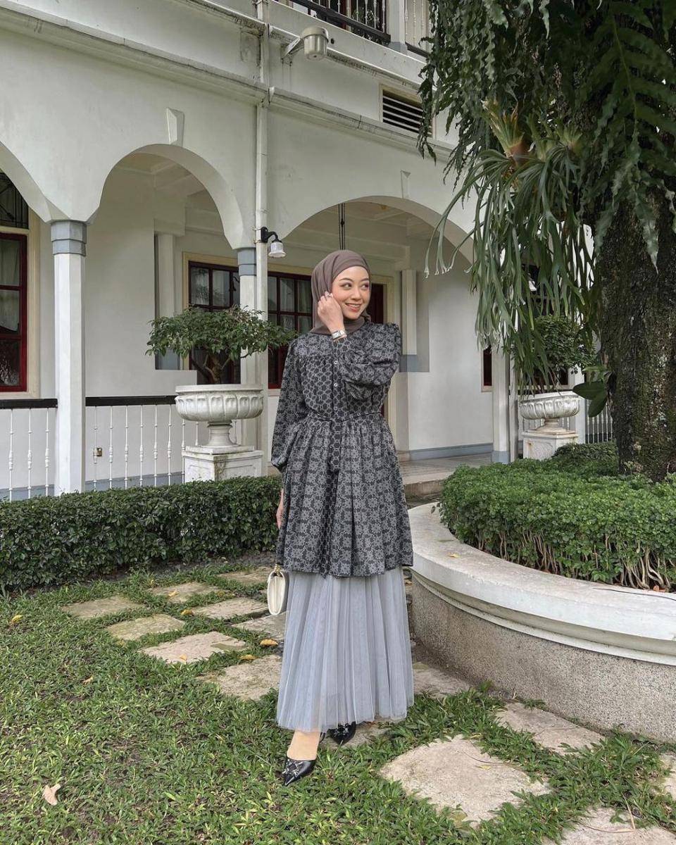 inspirasi OOTD kondangan yang simpel nan elegan (instagram.com/meiraniap)