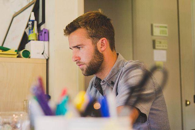 ilustrasi workaholic (pixabay.com/Snapswiresnaps)
