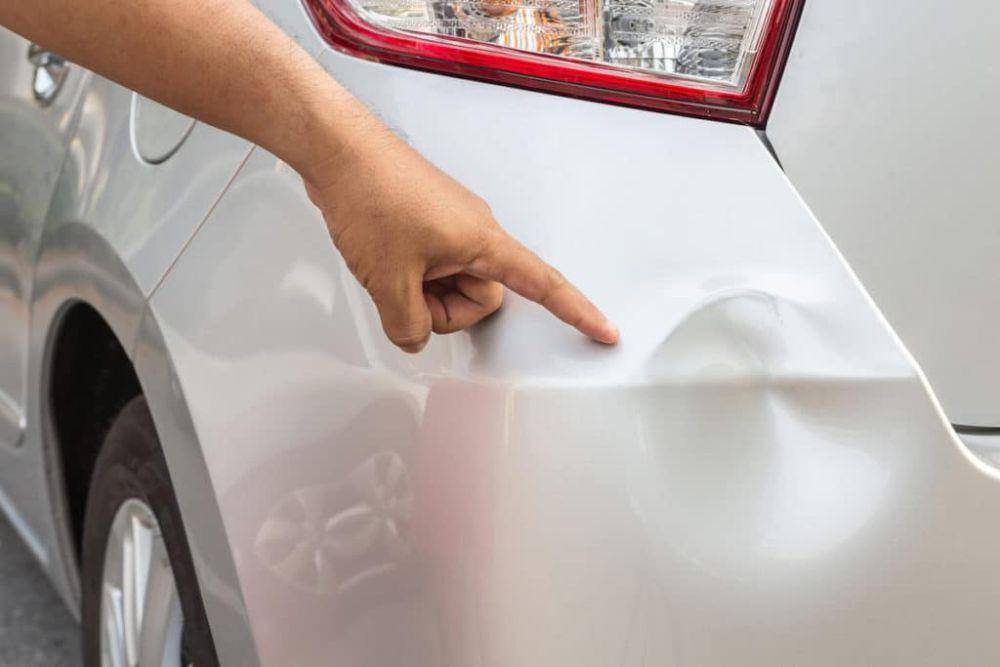 ilustrasi bodi mobil penyok (toyotaoforlando.com)