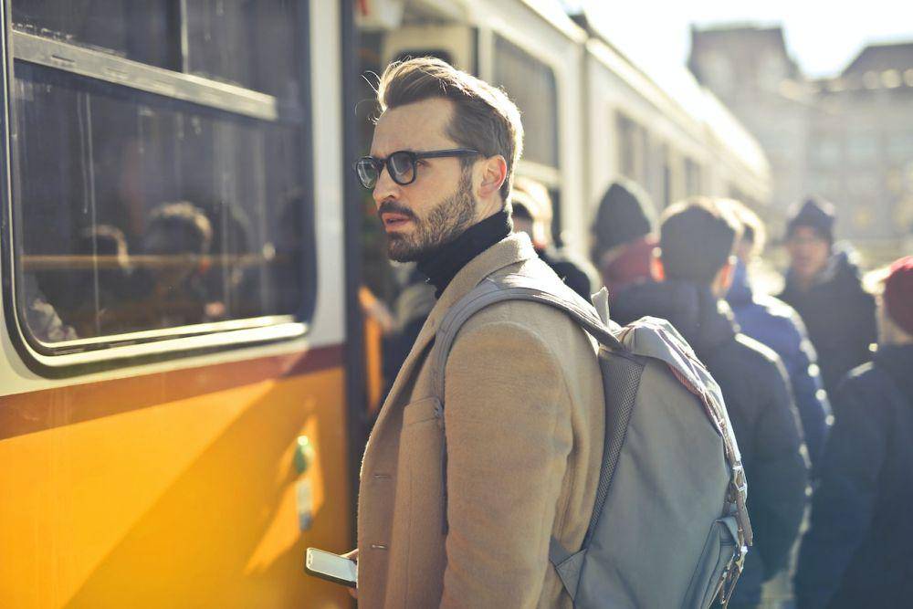 ilustrasi transportasi (pexels.com/Andrea Piacquadio)