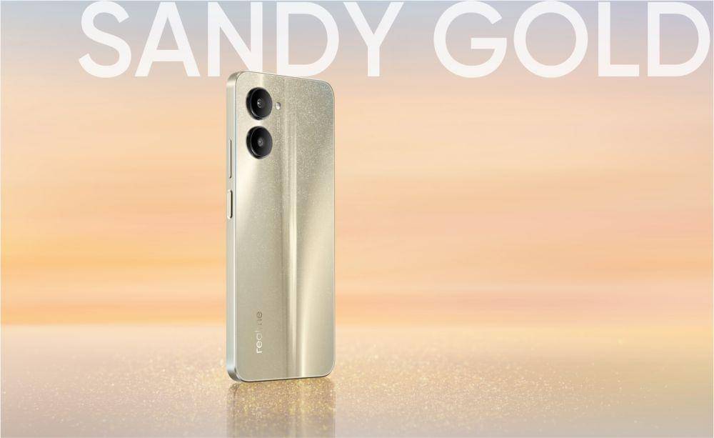 Realme C33 edisi 2023 dengan punggung berwarna sandy gold (realme.com)