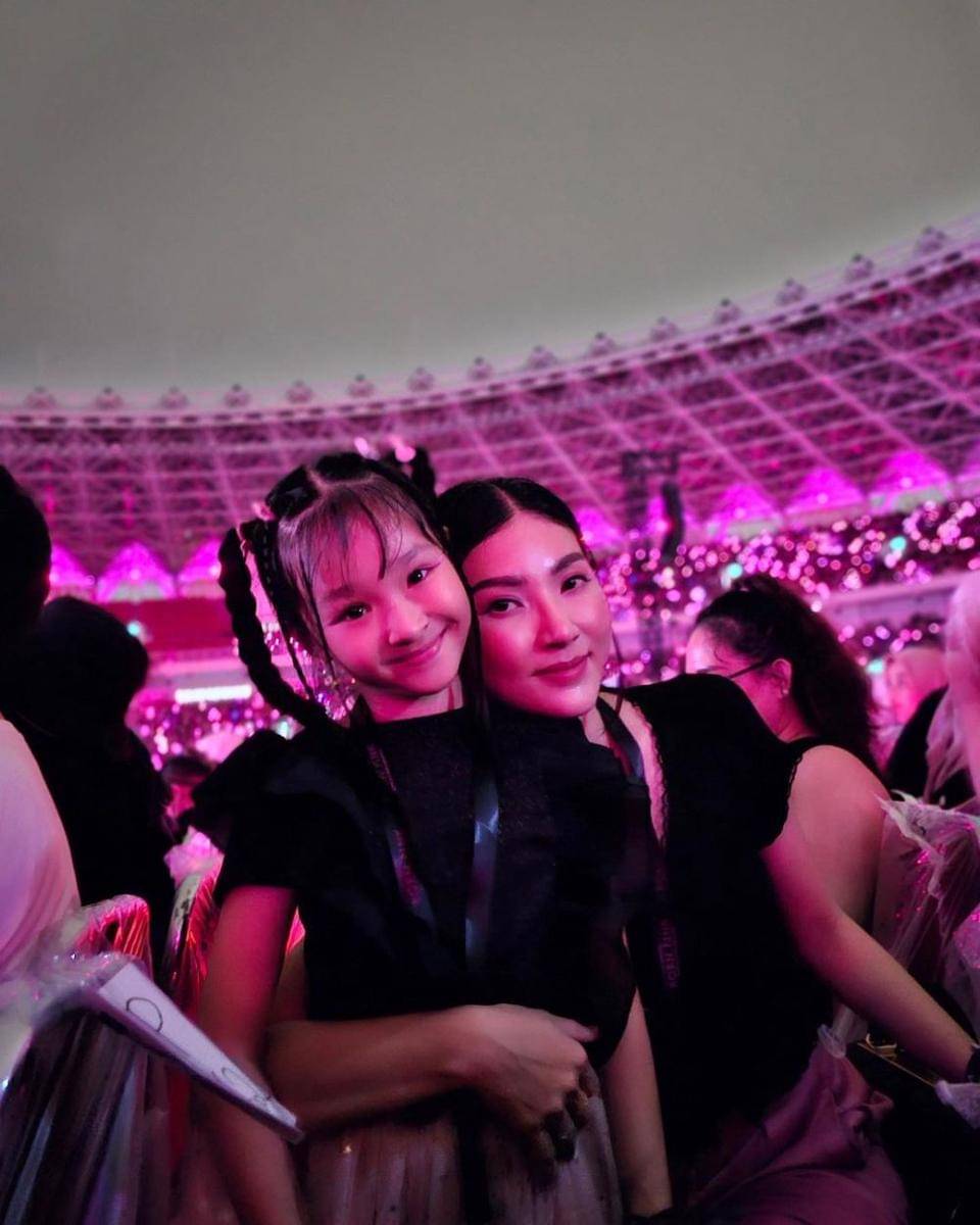 Thalia di konser BLACKPINK (instagram.com/sarwendah29)