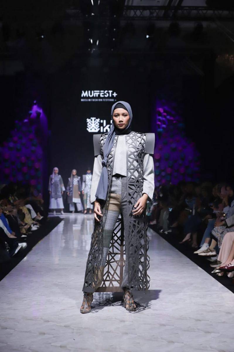 Koleksi busana Institut Kesenian Jakarta di MUFFEST+ 2023 (dok. MUFFEST+)