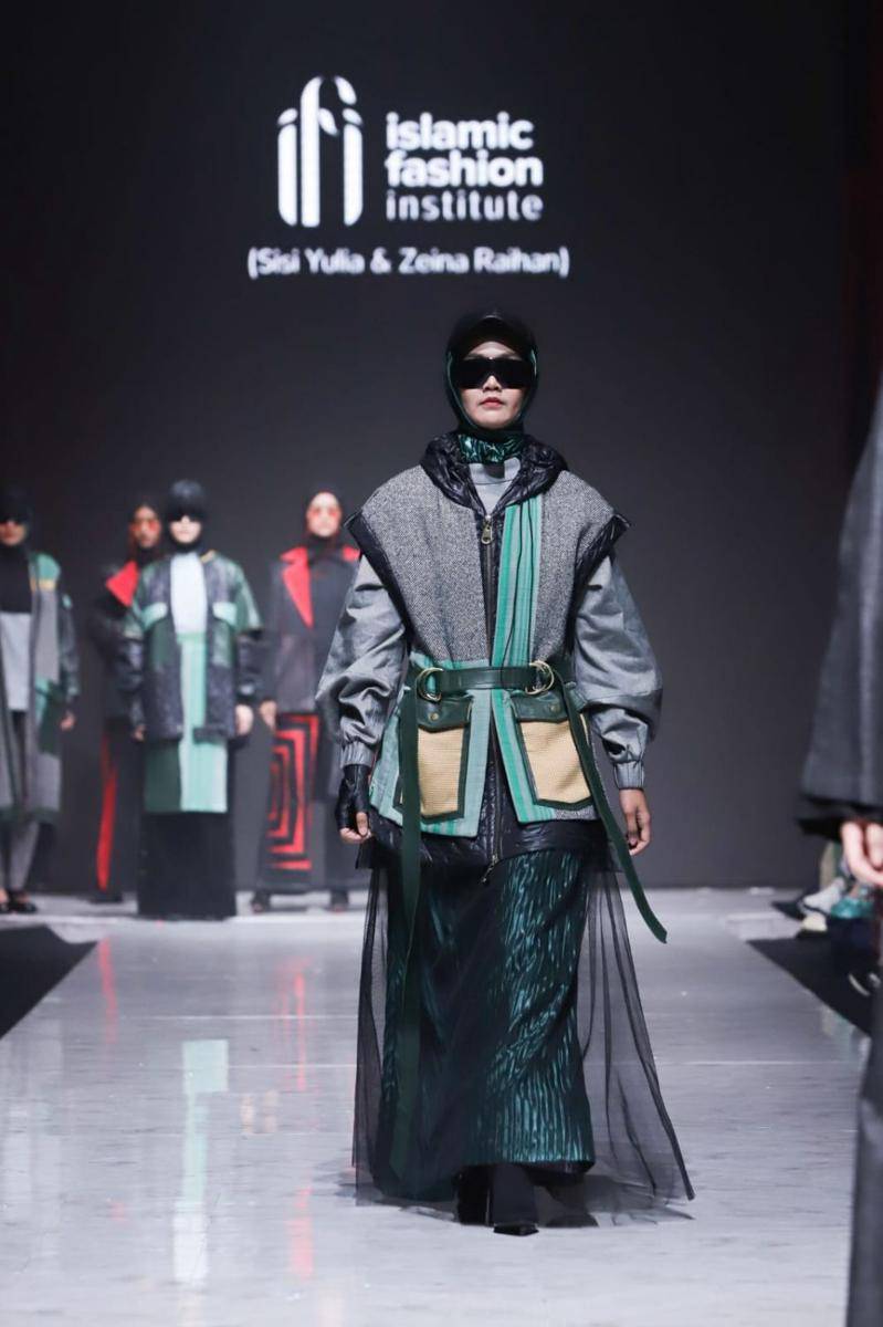 Koleksi busana Islamic Fashion Institute di MUFFEST+ 2023 (dok. MUFFEST+)