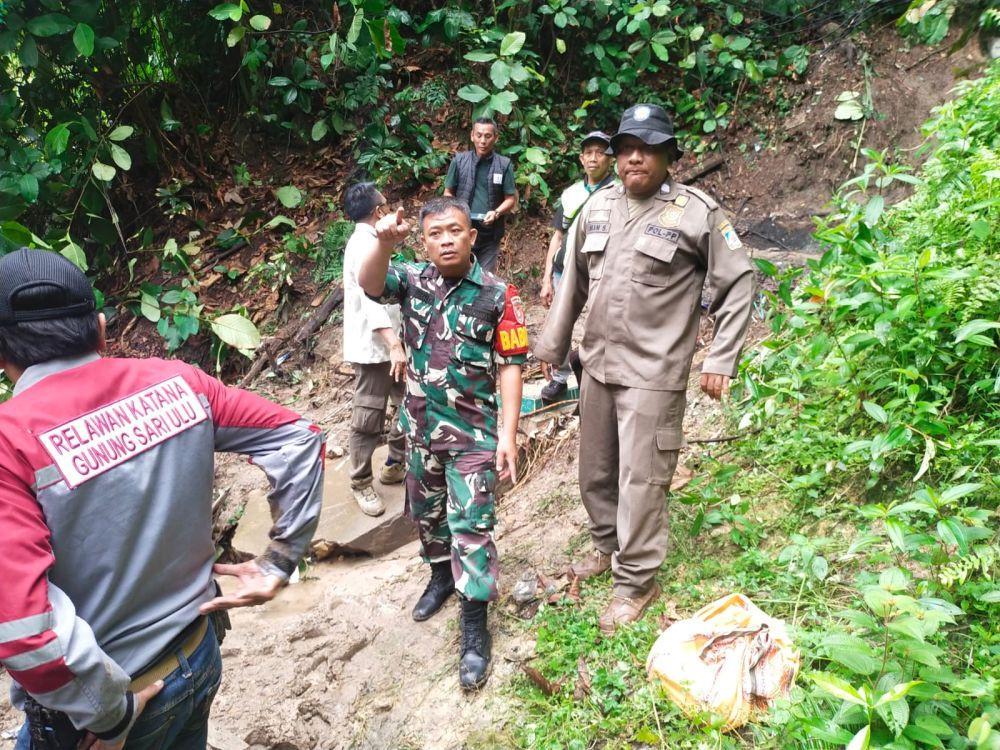 Hujan Semalaman, Makam Gunung Guntur Longsor hingga Jenazah Berserakan