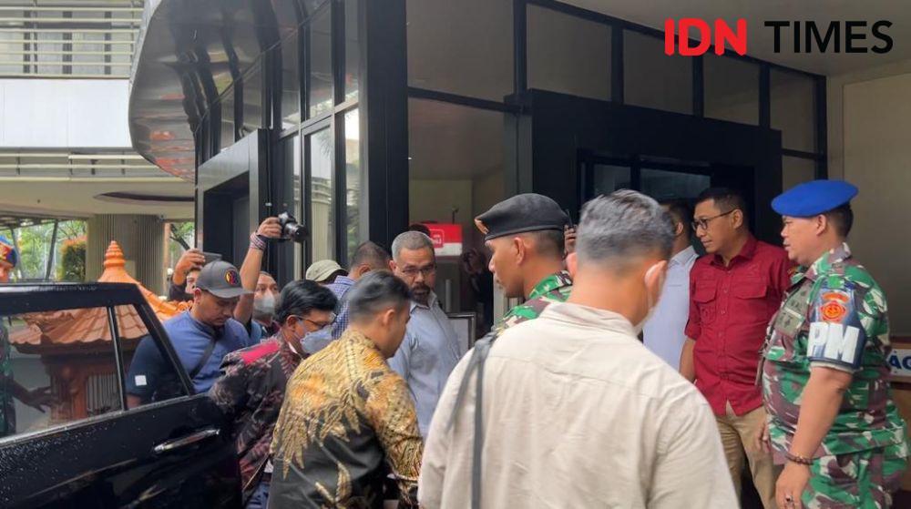 Hadiri Pemeriksaan Kejagung, Menkominfo Jhonny Plate Bungkam