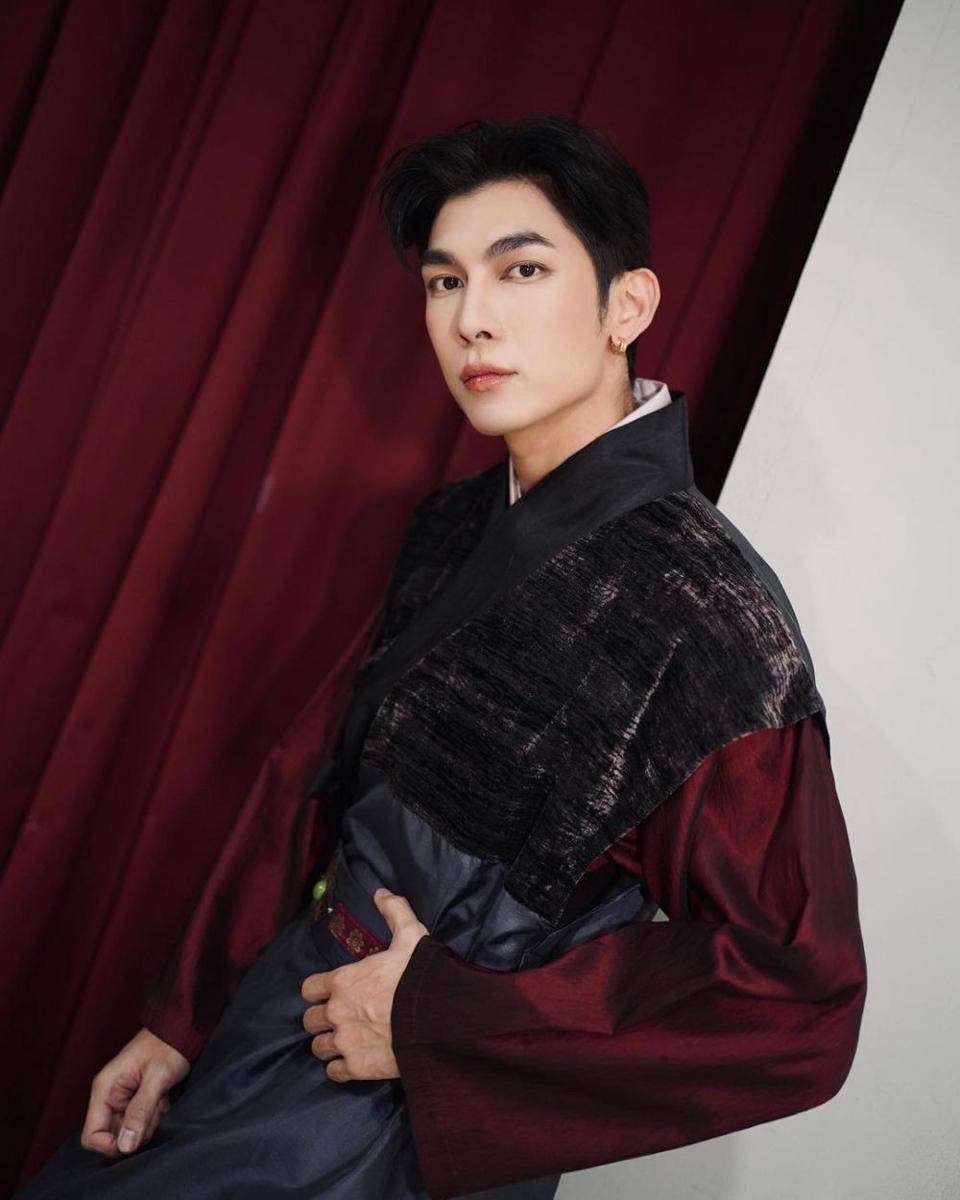 Mew Suppasit (instagram.com/mewsuppasit)