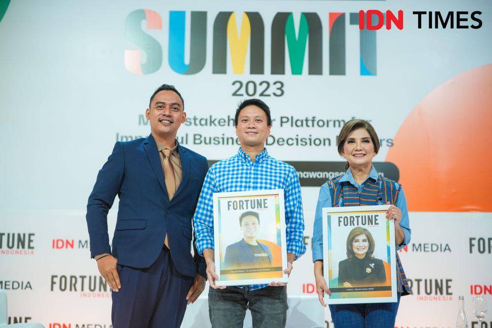 Aviliani, Ekonom Senior INDEF dan Reynold Wijaya Co-founder & CEO Modalku pada sesi "New Equilibrium of Business" di acara FIS 2023. (IDN Times/Herka Yanis)