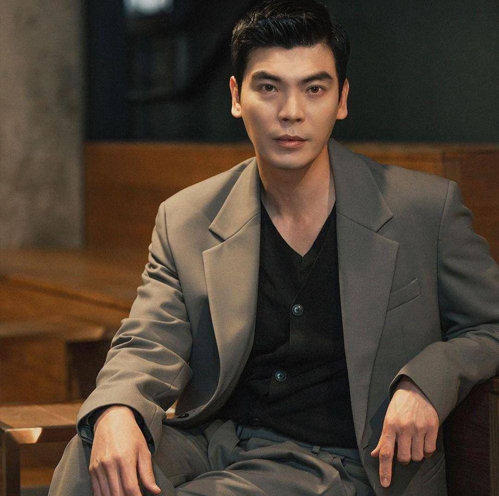 Kim Sung Oh (instagram.com/goghoststudio)