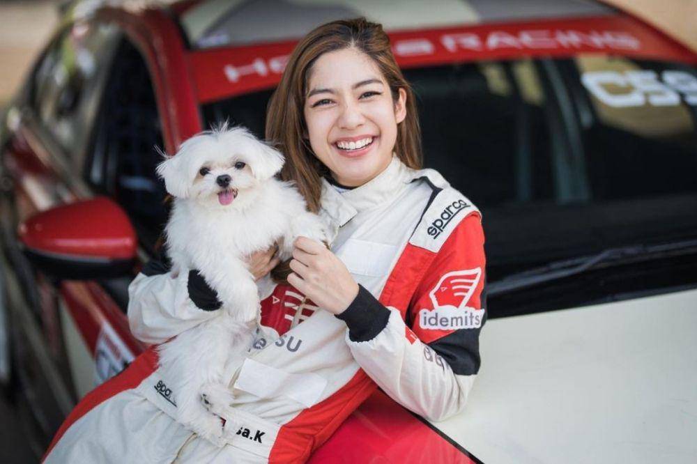 Maprang Alrisa bersama anjing kesayangannya, Bei Bei. (instagram.com/alrisaa)