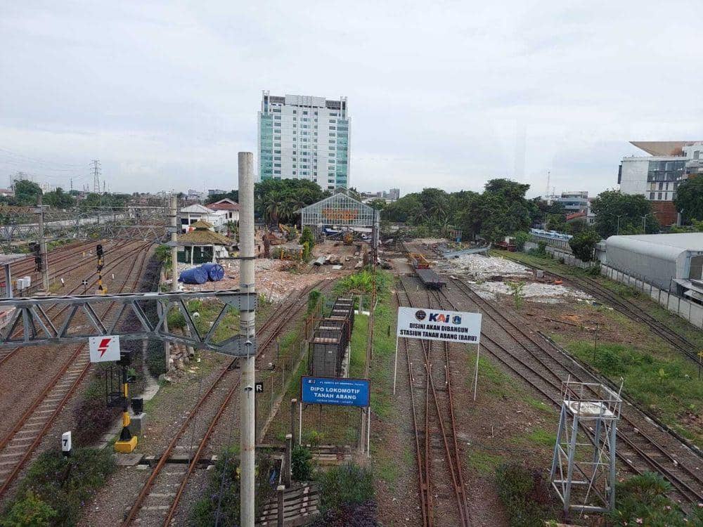 Kondisi terkini Stasiun Tanah Abang yang akan dikembangkan dengan memanfaatkan lahan seluas 1,6 hektare. (Dok. DJKA)