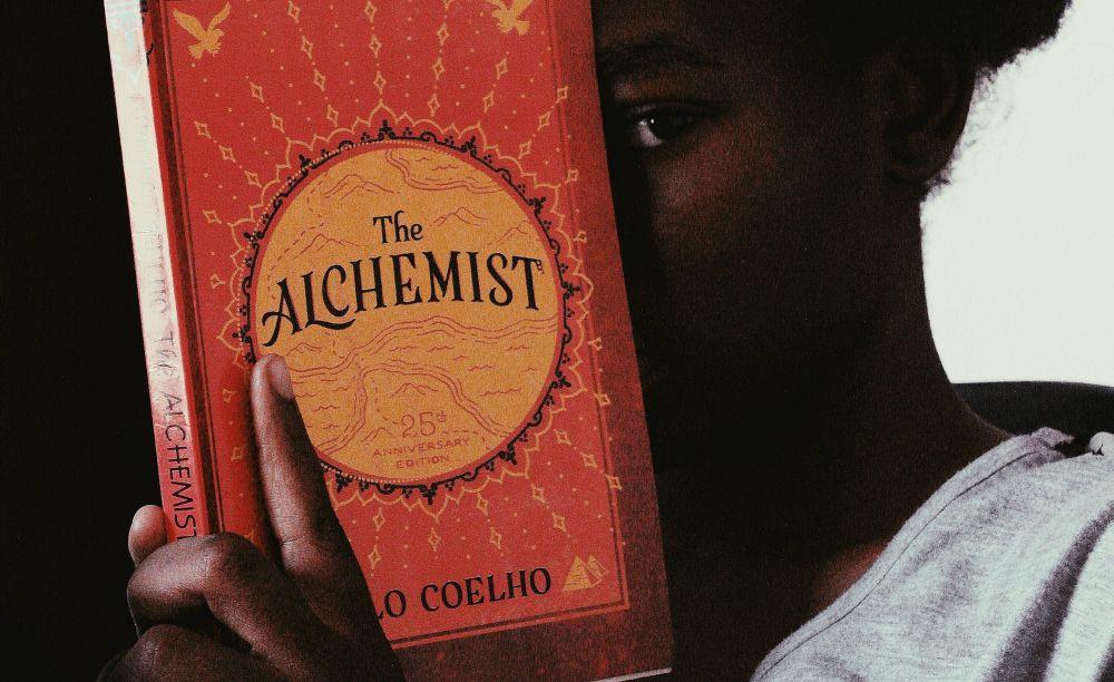6 Ilmu Kehidupan dari Buku The Alchemist, Bantu Perbaiki Hidup