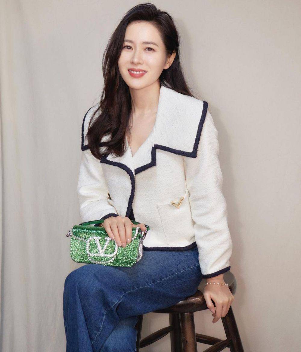 Son Ye Jin (instagram.com/yejinhand)