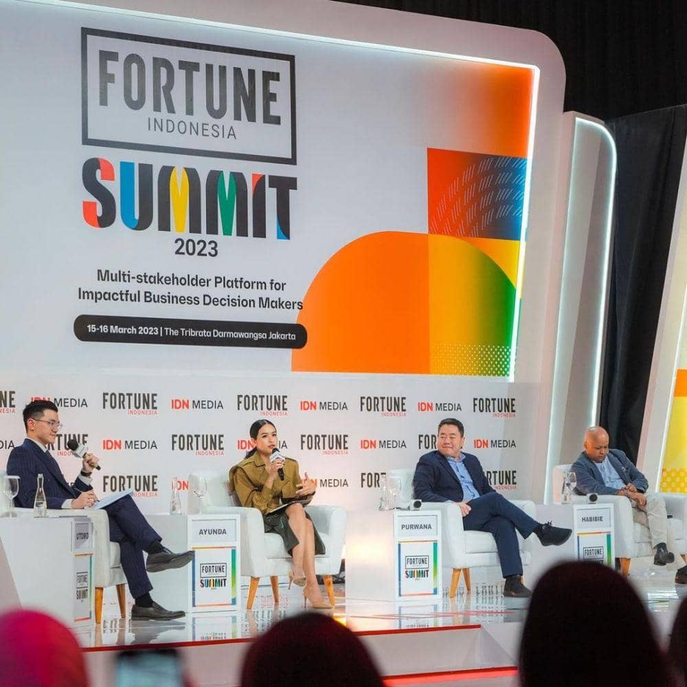 Maudy Ayunda di FORTUNE Indonesia Summit 2023 hari pertama, di The Tribrata, Jakarta, pada Rabu (15/3/2023). (instagram.com/fortune.idn)
