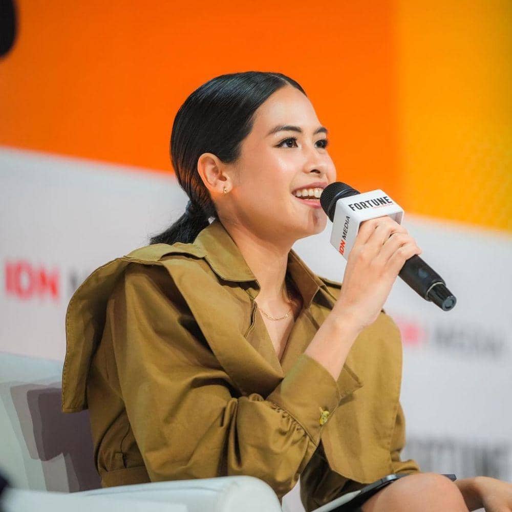 Maudy Ayunda di FORTUNE Indonesia Summit 2023 hari pertama, di The Tribrata, Jakarta, pada Rabu (15/3/2023). (instagram.com/fortune.idn)