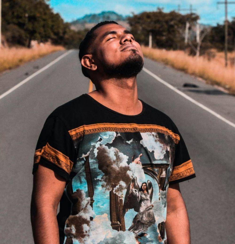 ilustrasi pria yang menerima kenyataan (unsplash.com/Efren Barahona)