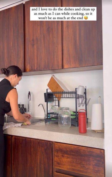 Jennifer Bachdim urus rumah sendiri (Instagram.com/jenniferbachdim)