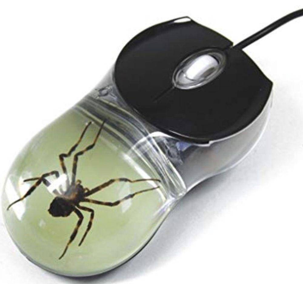 potret bentuk mouse dan mouse pad gak masuk akal (reddit.com/user/GamecubeAdopter)