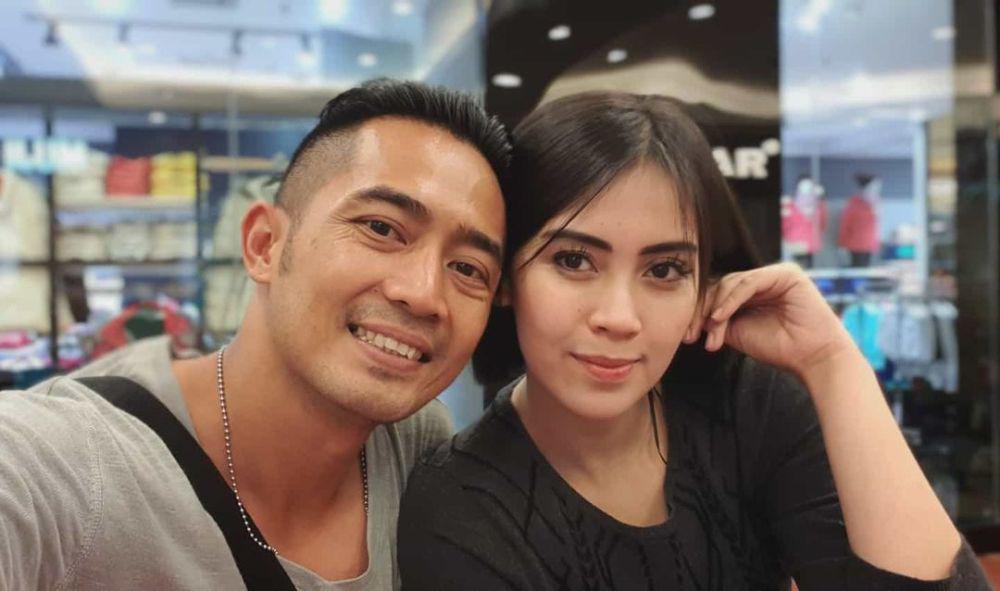 Digugat Cerai Lagi, 10 Potret Kenangan Yama Carlos dan Istrinya