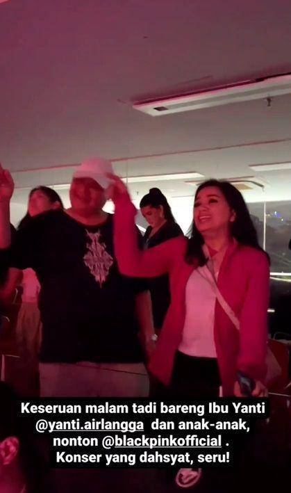 Airlangga Hartarto dan keluarga nonton BLACKPINK (instagram.com/yanti.airlangga)