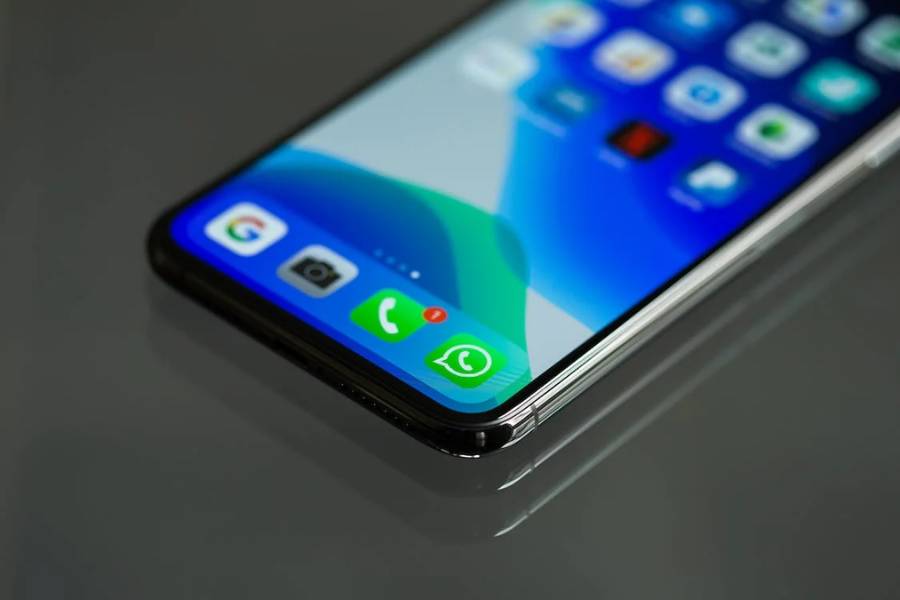 ilustrasi unduh GB WhatsApp (pexels.com/Torsten Dettlaff)