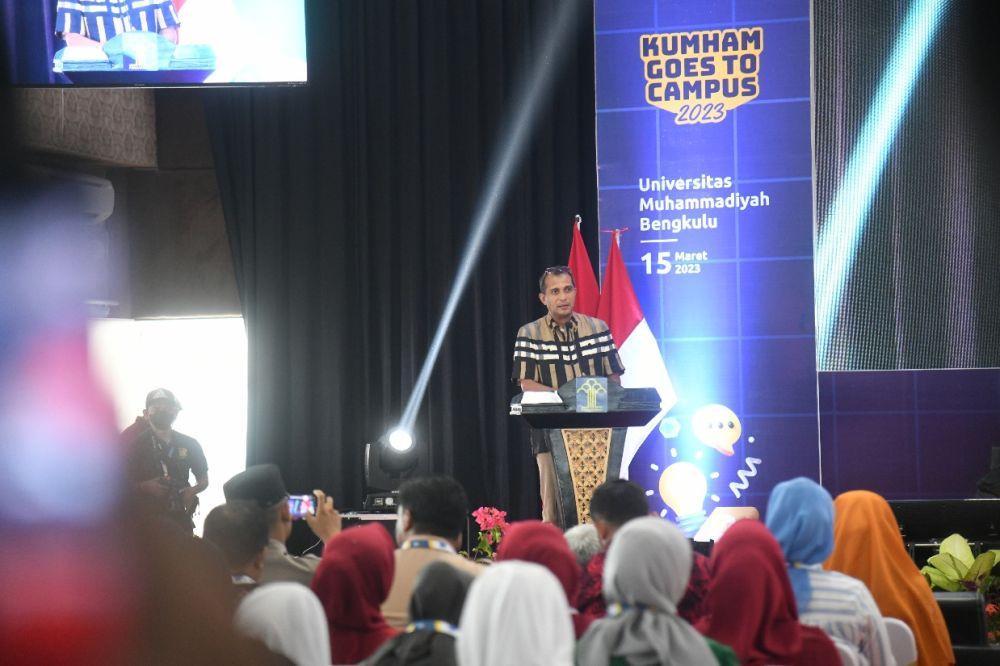 Kumham Goes to Campus Sosialisasikan KUHP dan Perlindungan HAKI