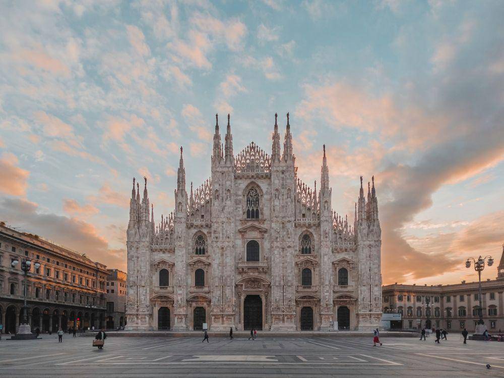 Milan (unsplash.com/Ouael Ben Salah)