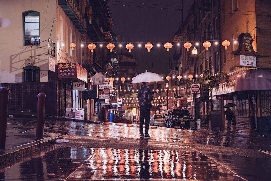 ilustrasi suasana malam (unsplash.com/Edgar Chaparro)