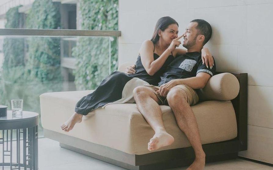 9 Potret Bucin Indah Indriana dan Diaz Adritya, Lengket bak Perangko!