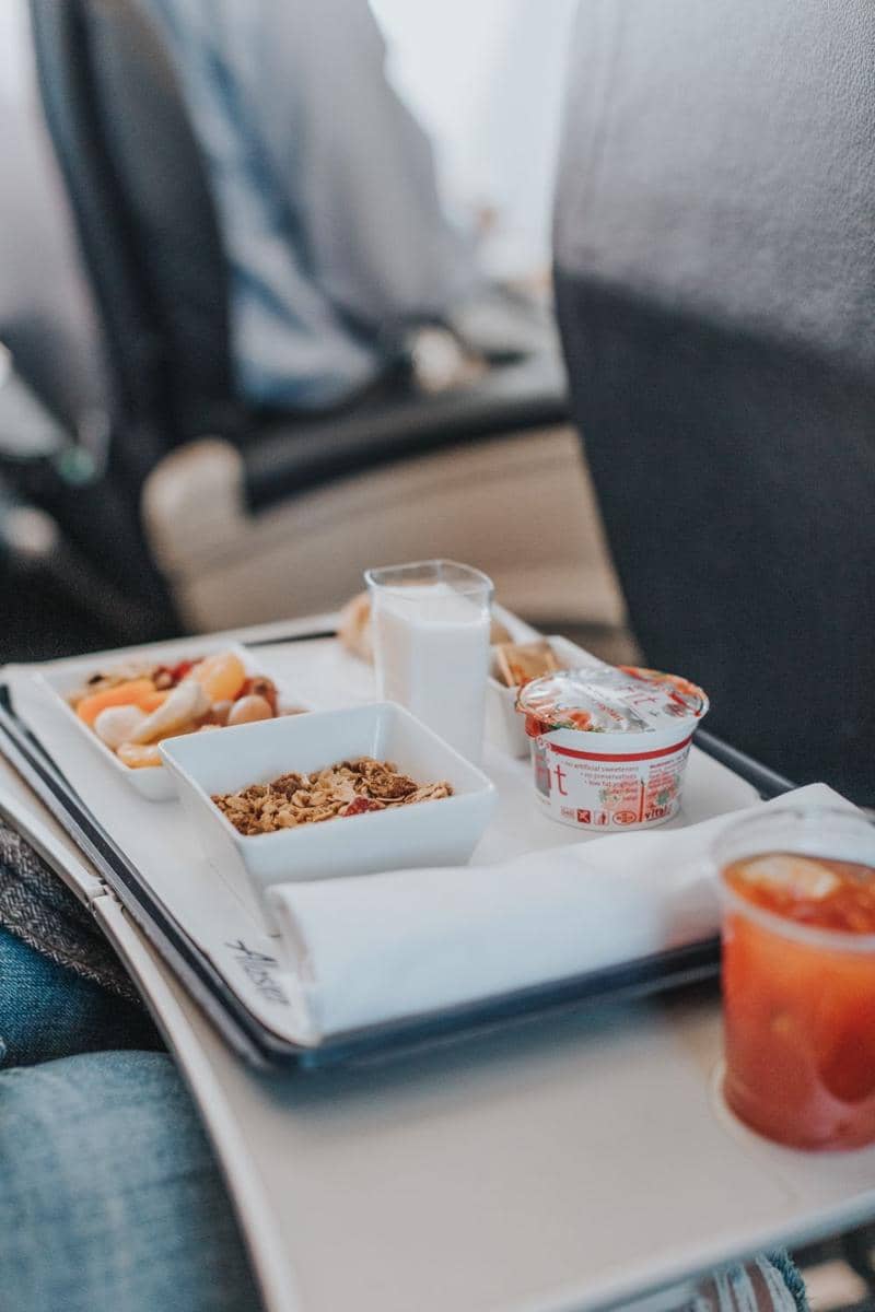 Potret makanan di pesawat ekonomi (unsplash.com/lifewithsydney)