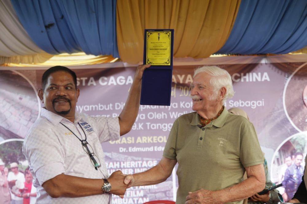 Gara-gara Kota Cinna Marelan, RH Dianugerahi Tokoh Peduli Heritage