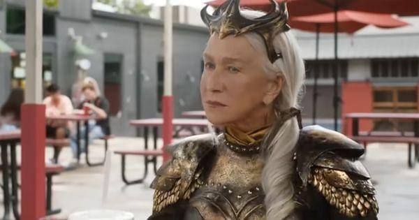 Hespera tengah berbincang dengan Billy ( Dok. Warner Bros / Shazam 2  )