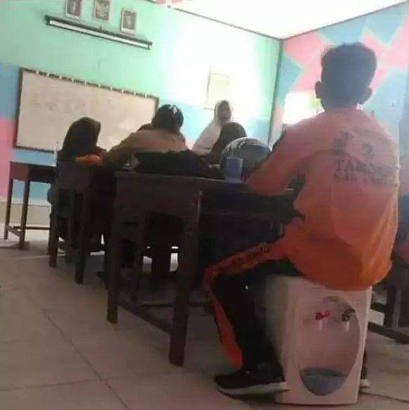 momen ajaib di bangku belakang kelas (twitter.com/txtdaripelajar)