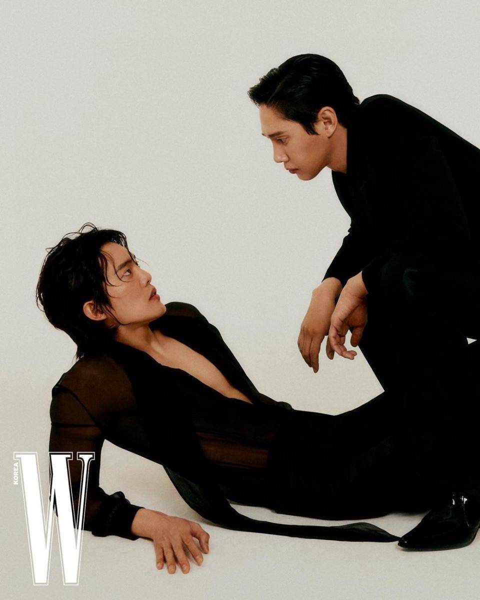 pemotretan Kim Gun Woo dan Park Sung Hoon (instagram.com/wkorea)