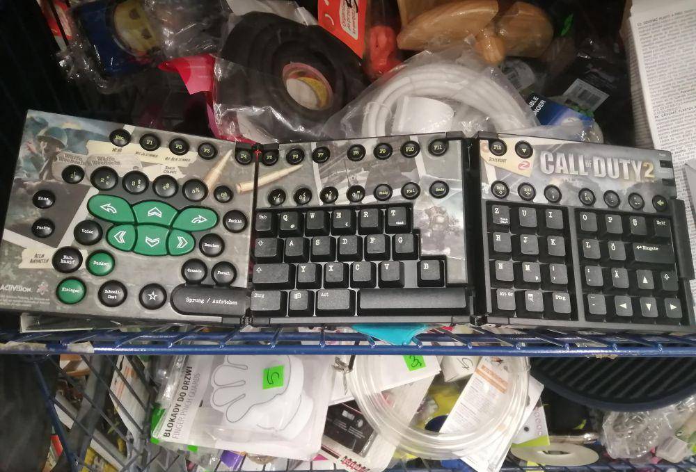 potret desain keyboard di luar nalar (reddit.com/user/cyzak)