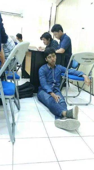 momen ajaib di bangku belakang kelas (1cak.com)